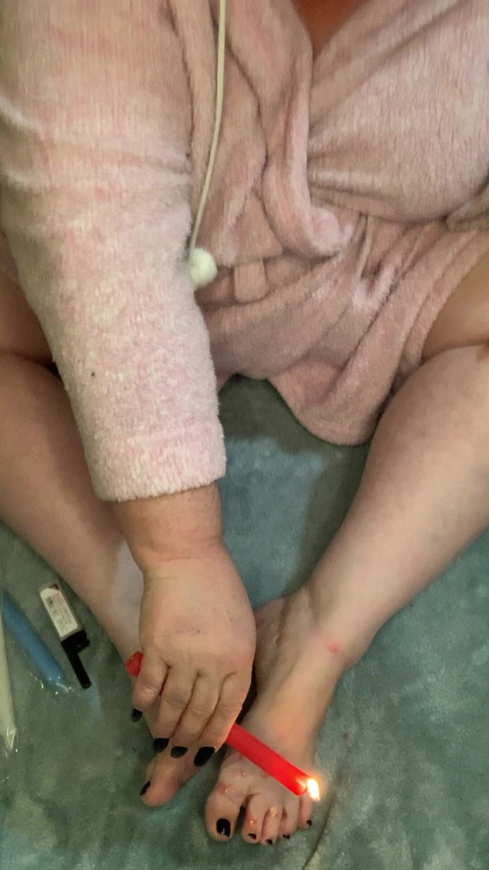 BlancaGirlBBW: Wax My Feet