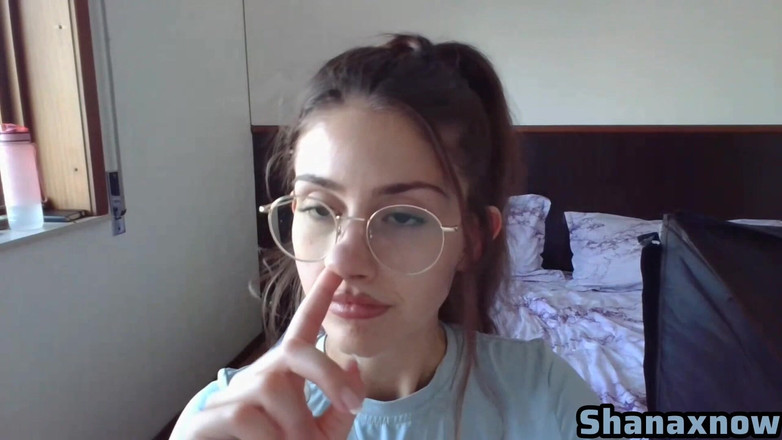 Shanaxnow: Fetish hidung Shanaxnow makan payudara tekan lubang hidung mengerang