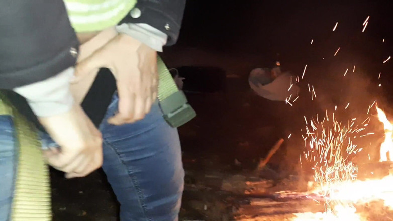 Lesbian-candys: 숲속의 이웃이 자위하고 더티 토크