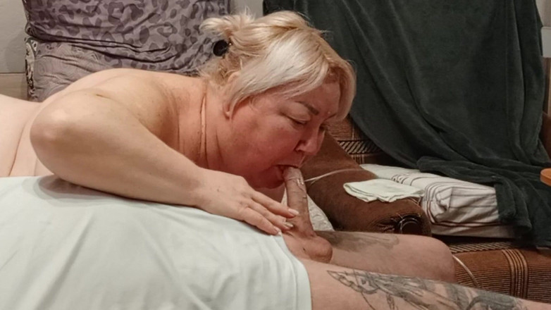 Zona901: Buurvrouw houdt ervan om een pik in haar keel te...