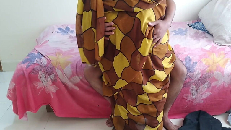 Aria Mia: Stiefmutter mit dickem arsch rief den nachbarn zu hause an...