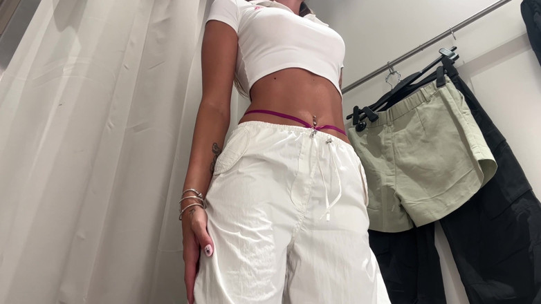 Stella Vegas: At the Shopping Mall with Stella