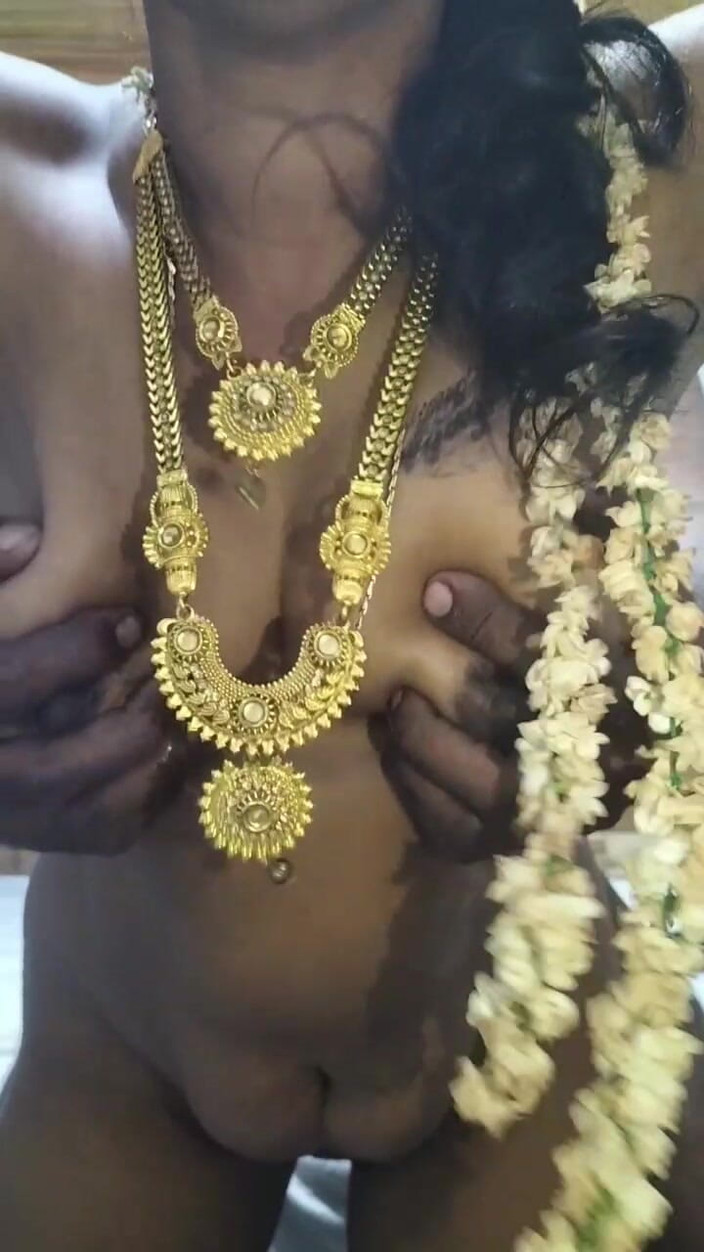 Funny couple porn studio: Tamilská manželka silná zezadu s Klenotem a Květinou