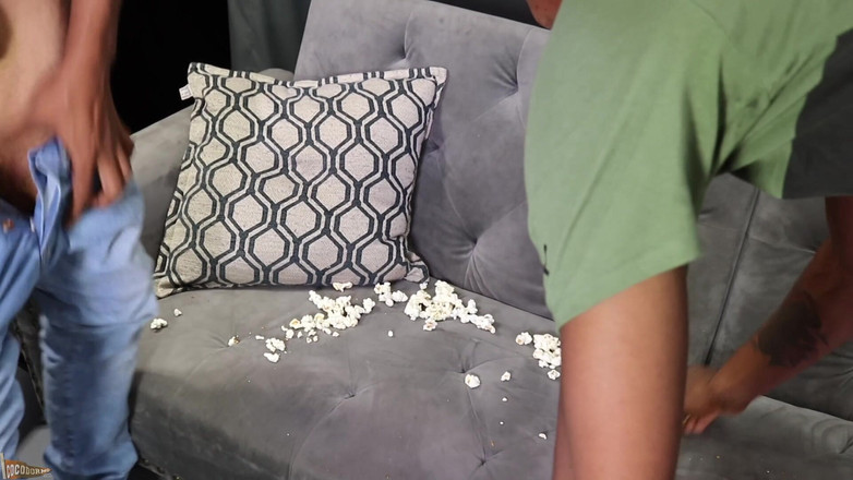 CocoDorm: Damian Surge + Kashdaddydre - Sem Netflix ou Chill, vamos foder!