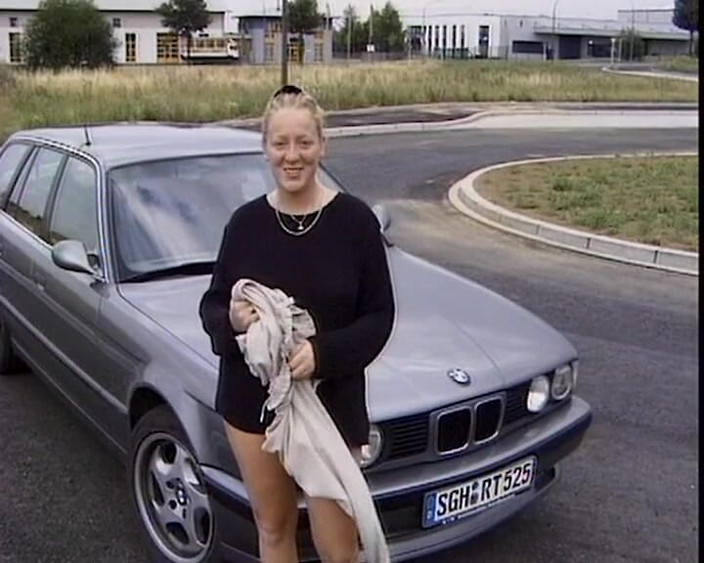 BB Video - Old School: Duitse milf pissende blondine