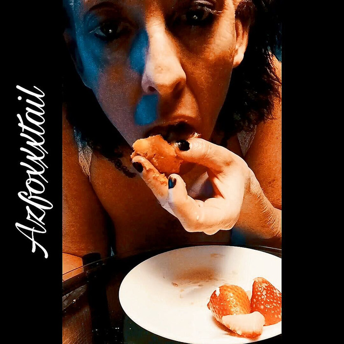 AzFoxxxTailPhelicia: Verjaardagscake mond