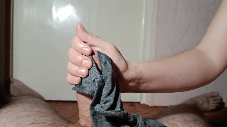 OniSoi: Masturbează-ți pula cu chiloți de la o mamă sexy coreeană