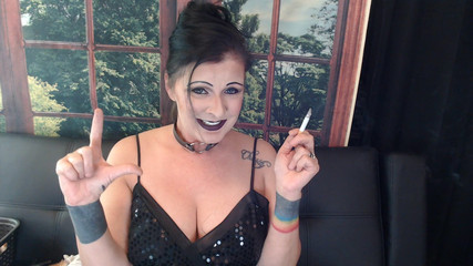 Abby Anna: Kaybeden hadi tüttür