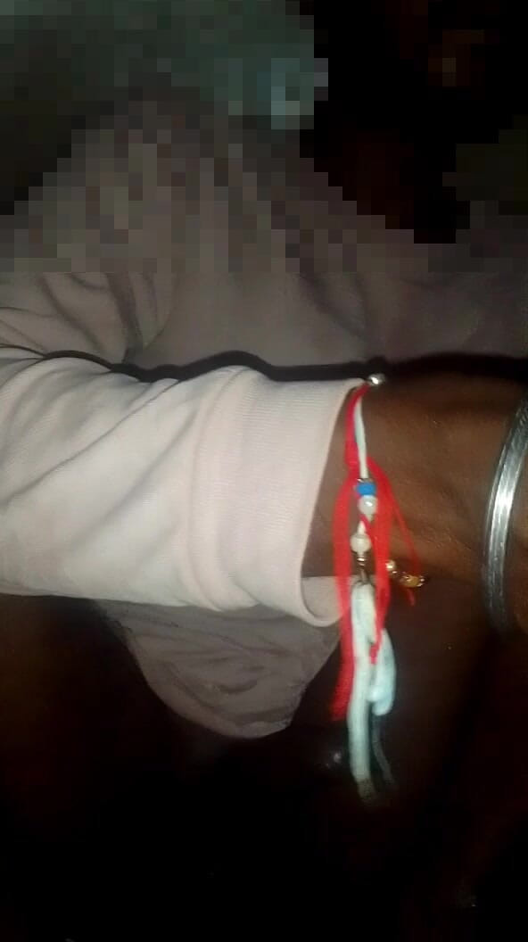 Aashiq: Indiancă desi Ladka care se rade în baie