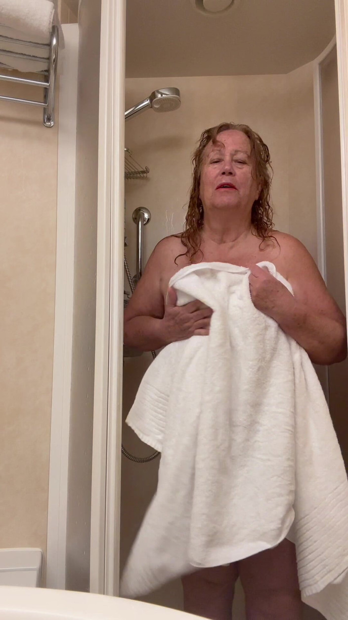 Big Ass 4 U: Spălând toate bulele lipicioase!