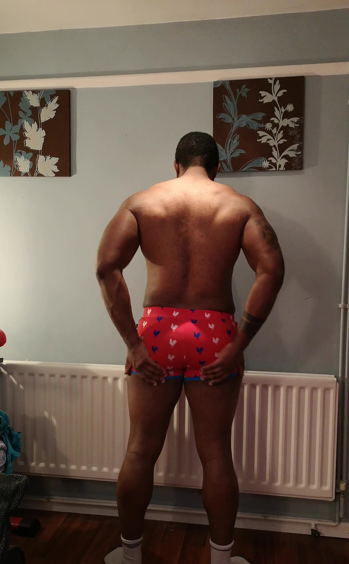 Amadeus: Bu şortları seviyorum. Amadeus Mode