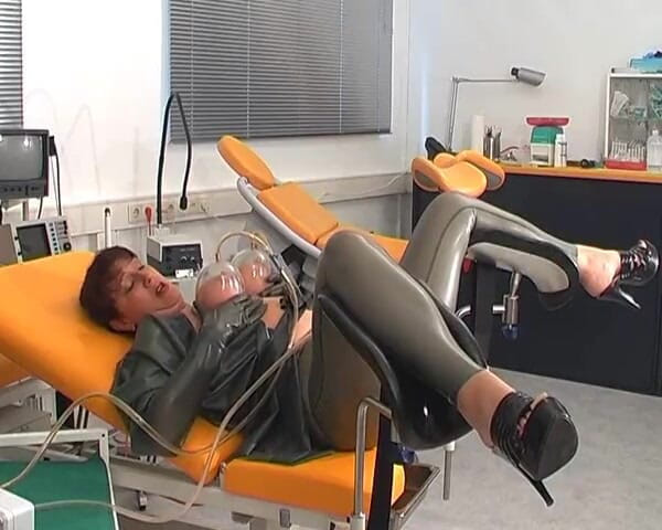 Rubber & Clinic Studio - 1ATOYS: Xtreme vacuum pussy pumping
