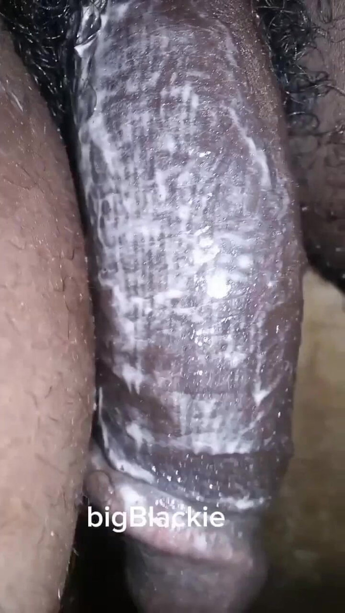 bigBlackie699: Нове відео, я поголився і граю зі своїм великим чорним членом і спермою