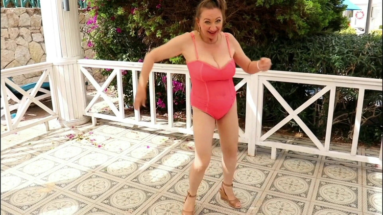 MariaOld: Zralá prsatá puma flirtuje