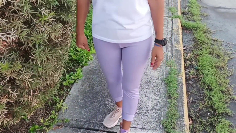 Swingersamateur40: Pepek cantik adik tiri saya! Saya suka menemaninya.