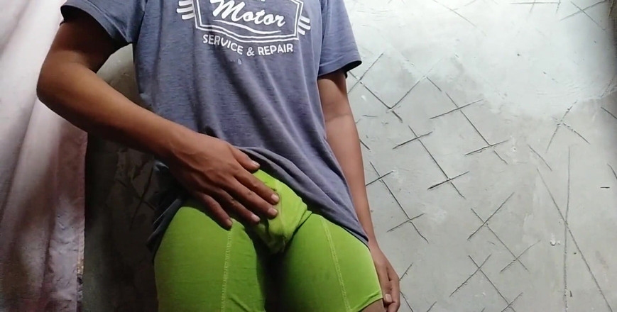 Chicos Virales: Alan Tokers masturbuje ve své vaně