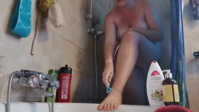 Nicoletta Embassi: Shower Ritual Warm Water, Lather &amp; Glistening Skin Pee and Farts