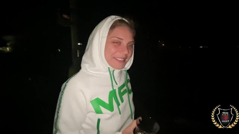 Rome Major: Velké černé péro Římský major vykouří v zadní uličce