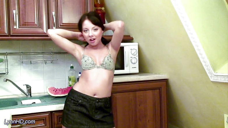 Goldwin pass: Meine stiefschwester spielt mit einer melone