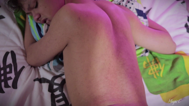 Magic C: गांड चुदाई से हाथों वाली वीर्य निकालना - axel Rave Sweet twink की गांड को तब तक जोर से चोदना जब तक कि वह वीर्य नहीं छोड़ देता