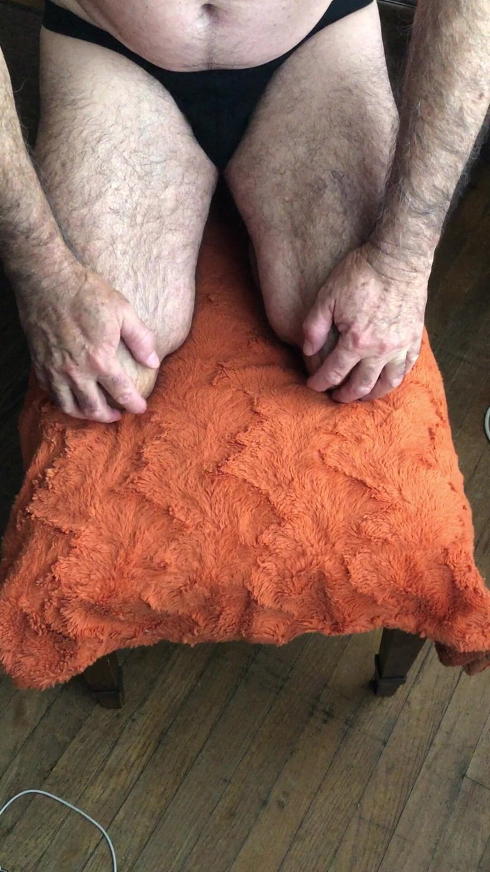 OhTrevor: Ohtrevor hete harige stiefvader wordt wakker met Bolero