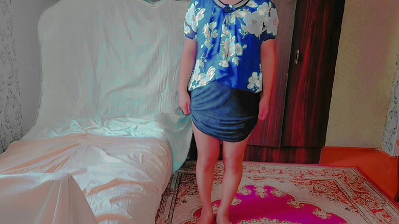 Kitty_Cross: Schattig mietje dat haarband aanpast met meisjesachtig gegiechel