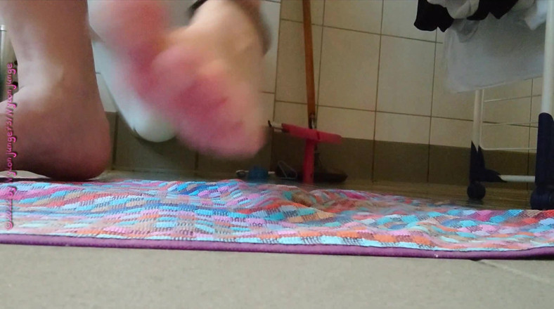 Carmen_Nylonjunge: My little pedicure ** Left **