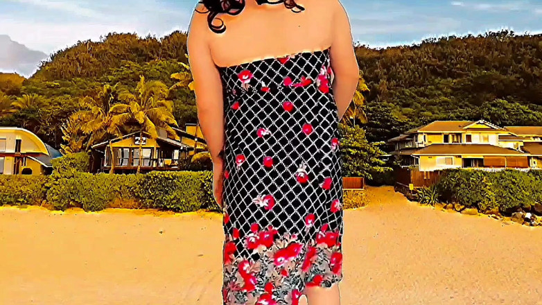 Kitty_Cross: Stout transmeisje danst langzaam in haar slaapkamer