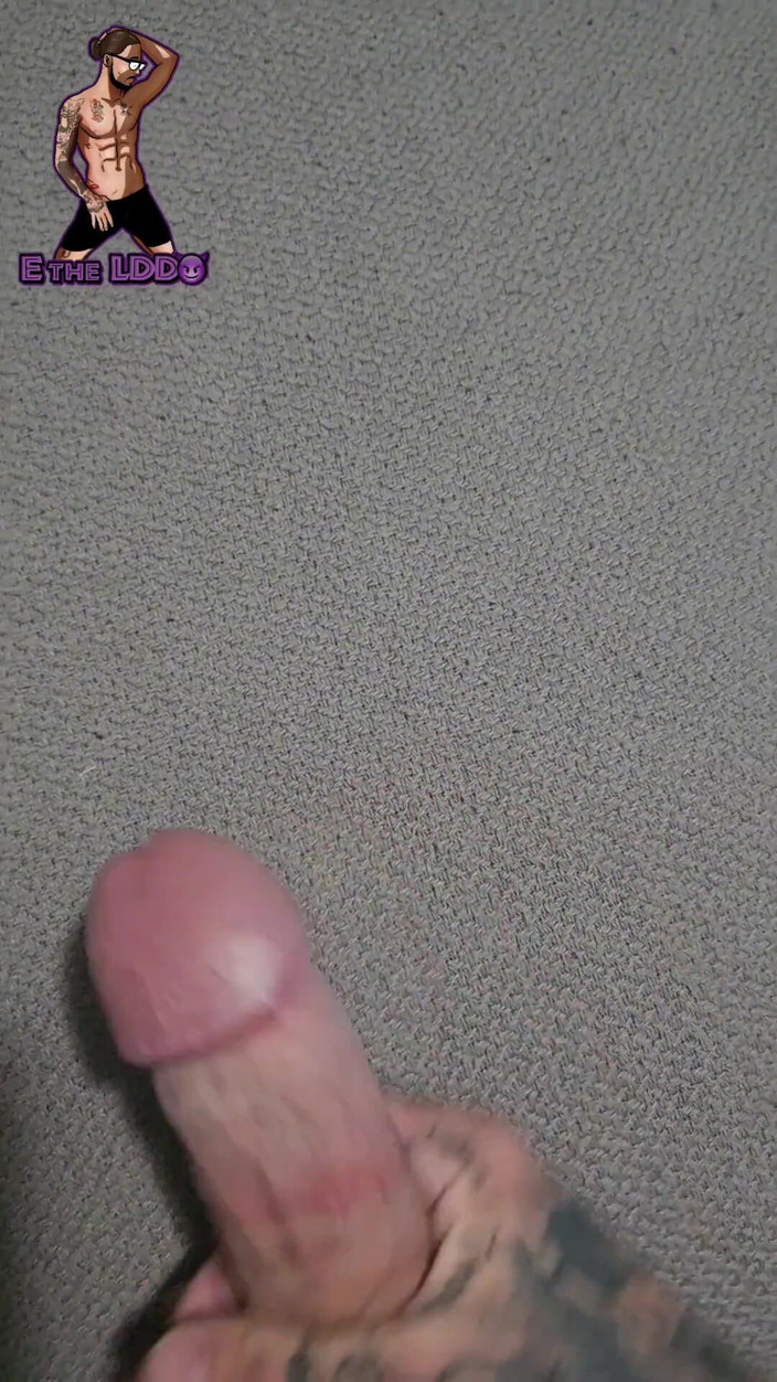 E the Long Dick Daddy: Tattooed Stud Blows Fat Load All Over the Blanket