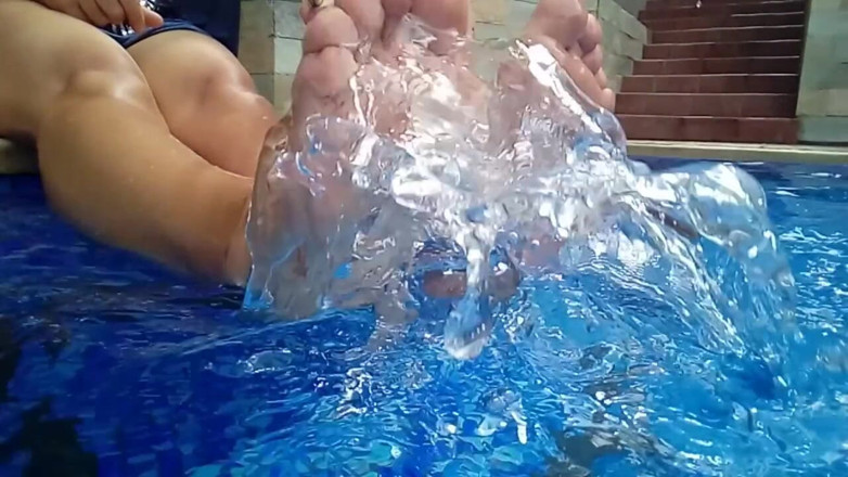 Dream Factory: Foot fetish in pool
