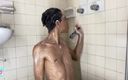 Isak Perverts: Fac un duș rece în timp ce pula mea este fierbinte