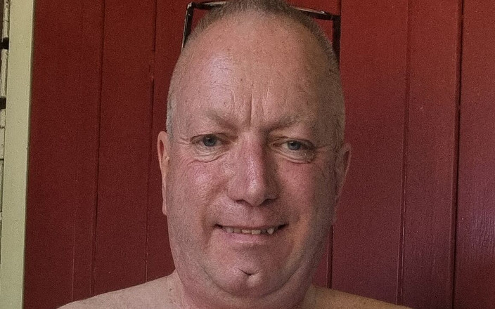 Robert Ellis: Îmi place să fiu labă pe cameră