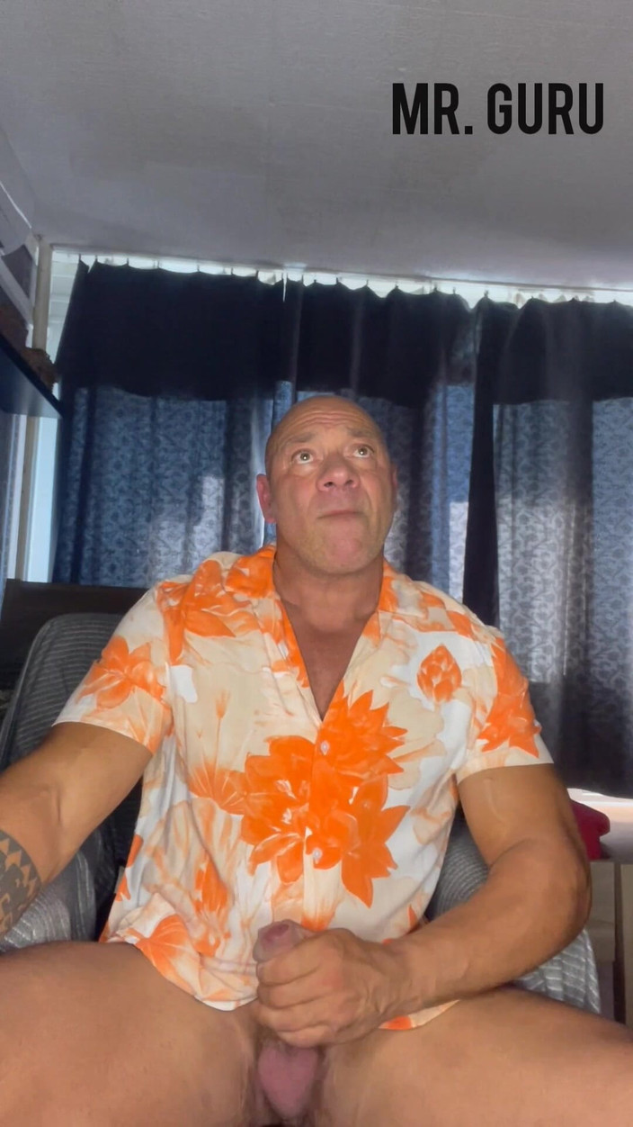 Mr. Guru: Mrguru 性感健美运动员在家里手淫