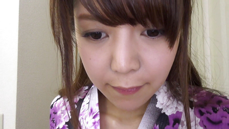 Caribbeancom: 黑发日本女郎在浴室里被干毛茸茸的阴户