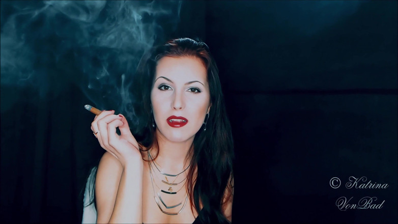 KatrinaVonBad: Amuse-moi, faible !