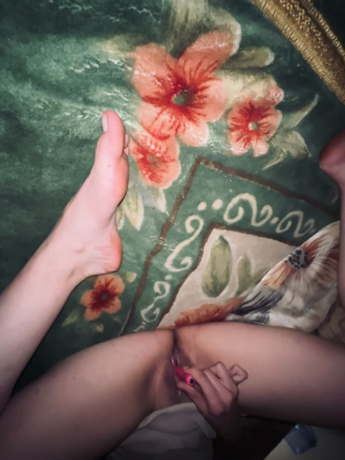 Jointqueen: Langsames sinnliches necken mit vibrierendem muschispiel