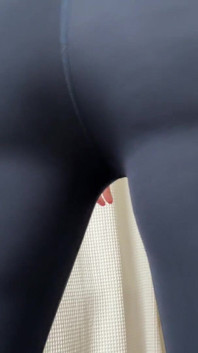 큰 엉덩이. Emma Skyee