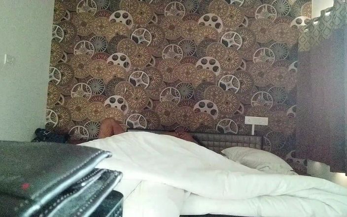 Devi Priya: Sex s mým přítelem v Oyo část 2
