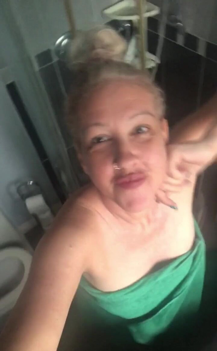 Maggie Moon: Bom dia. Desfrutar