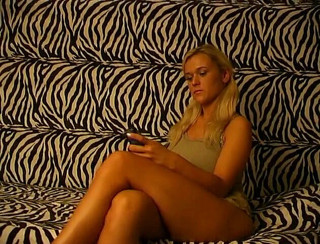 Flash Model Amateurs: Sensual solo show from busty beauty