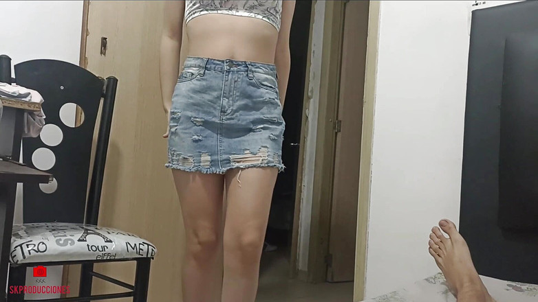 Natasxha: 짧은 치마를 입은 이복 여동생을 보고 엉덩이에 사정할 때까지 그녀를 존나게 따먹어