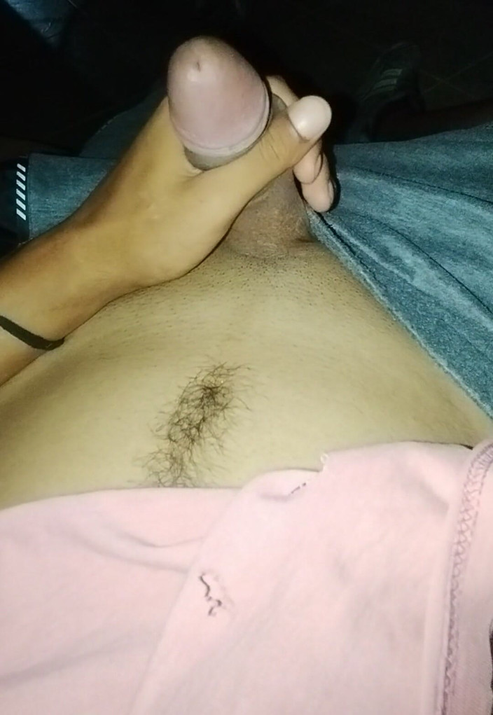 AlexAlejandro13: Ich blieb allein im Zimmer
