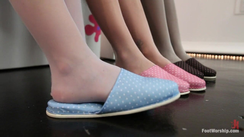 Foot Worship by Kink: Kirsten and the Footsie Kats