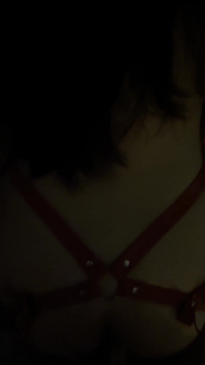 AsianHoneyAss: Vášnivý sex zezadu proti oknem hotelu, Kožená Cosplay