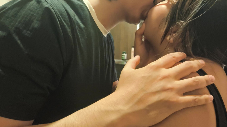 Moo DBOXXX: シングルの継母とのキスセッション、彼女は狂っている