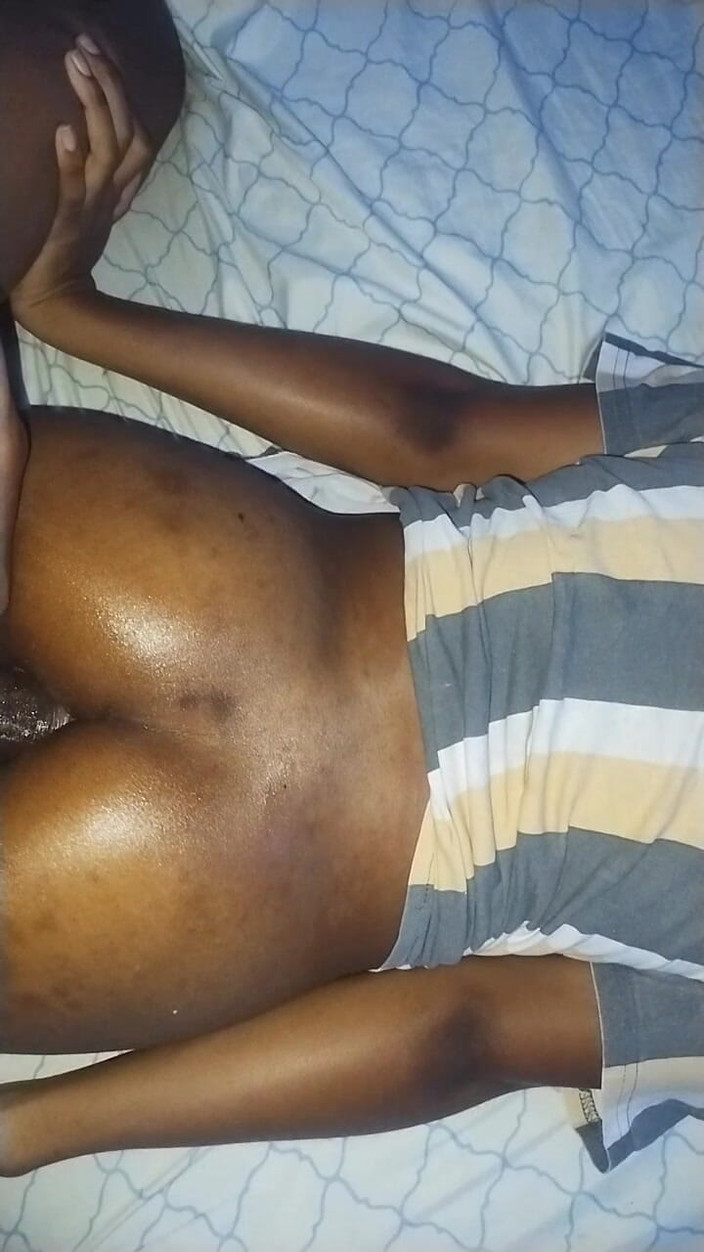 Skyy: BBC w tiny dupku! Nastoletnia pasierbica gotowa na anal