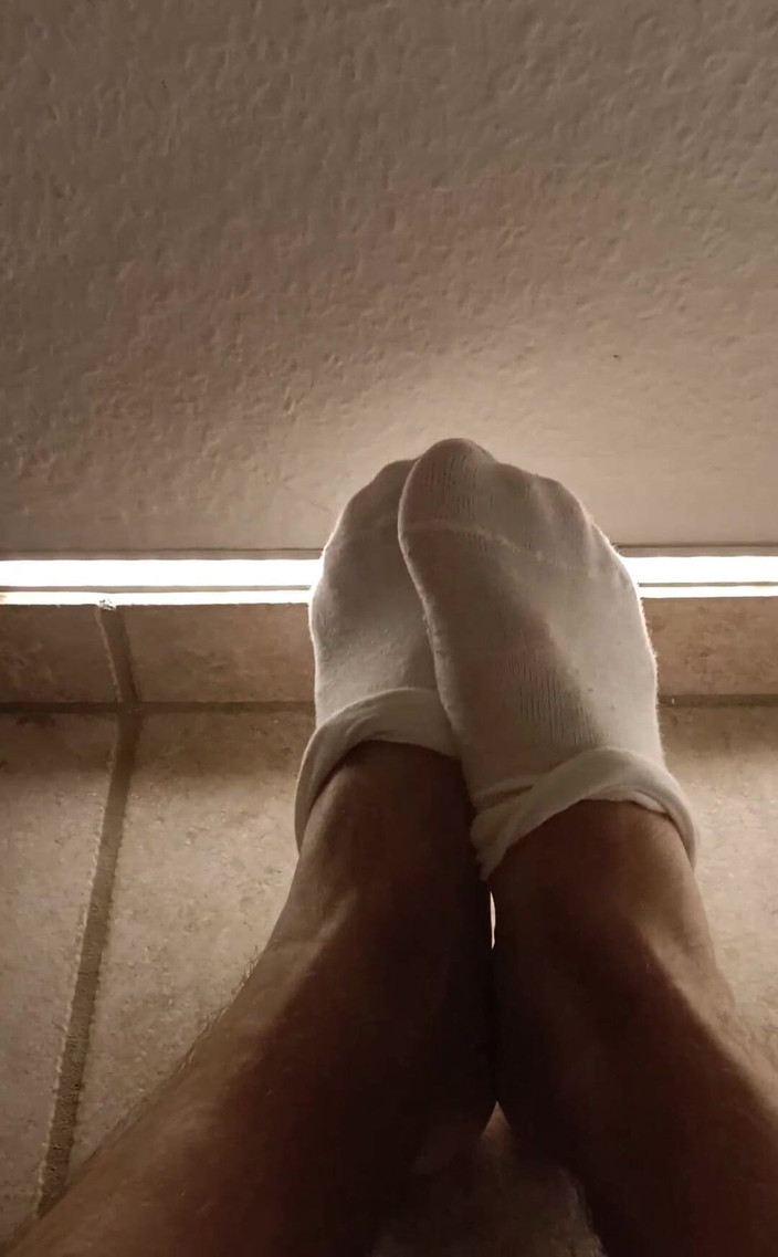 TheGoldenDom: Adakah Awak Suka Kaki Saya Di Sini?