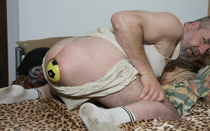 Qualzucht: मैं अपने गीले छेद से खेलता हूं...