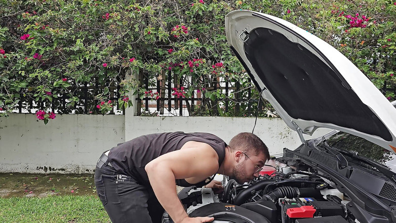 Salome Gil: 他们帮我修理我的车，我用操逼来付钱