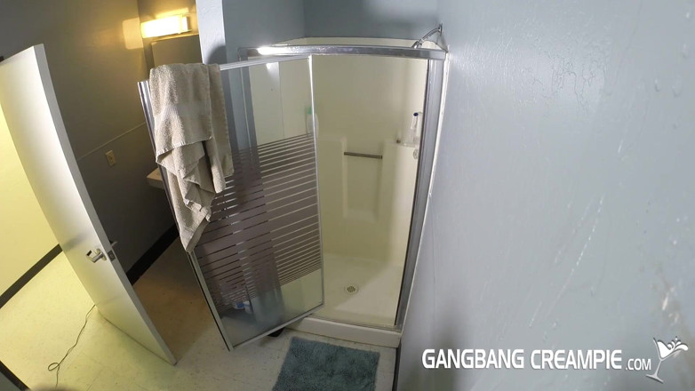 Aziani: Shower cam girl gets off with his help